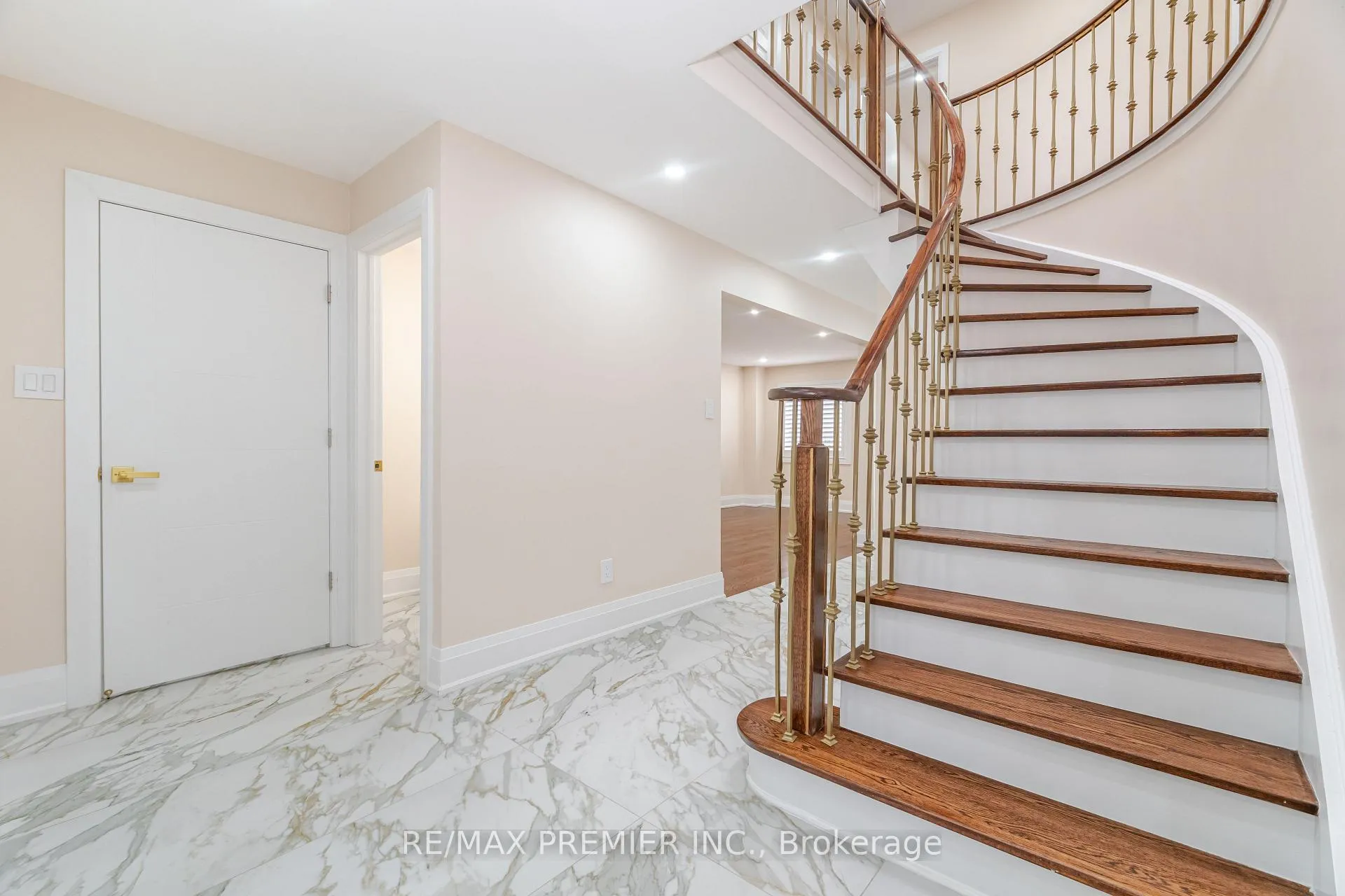 Photo 20 of 495 Fairview Road W, Mississauga, Fairview — HOMEH
