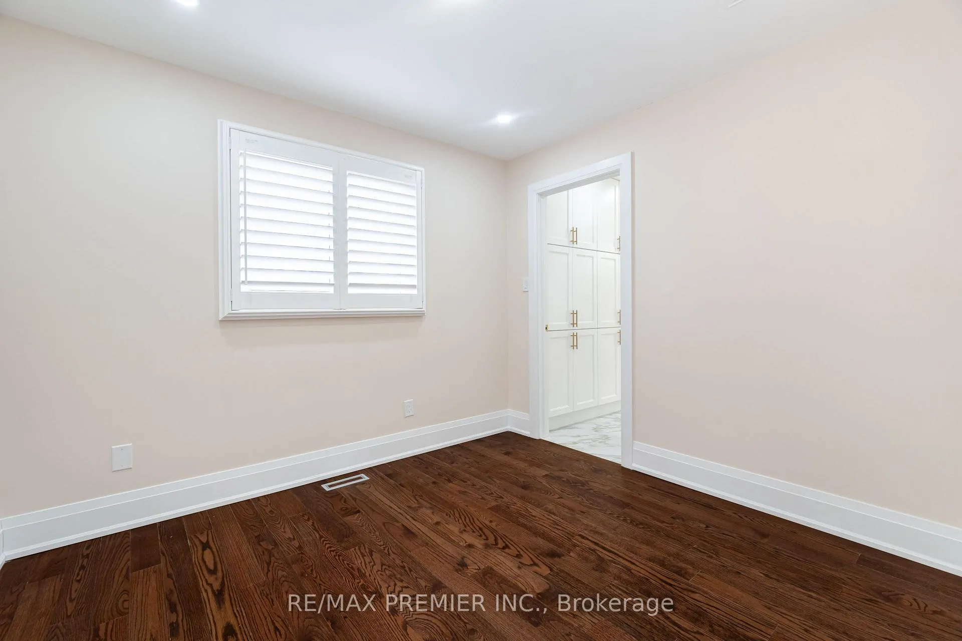 Photo 28 of 495 Fairview Road W, Mississauga, Fairview — HOMEH