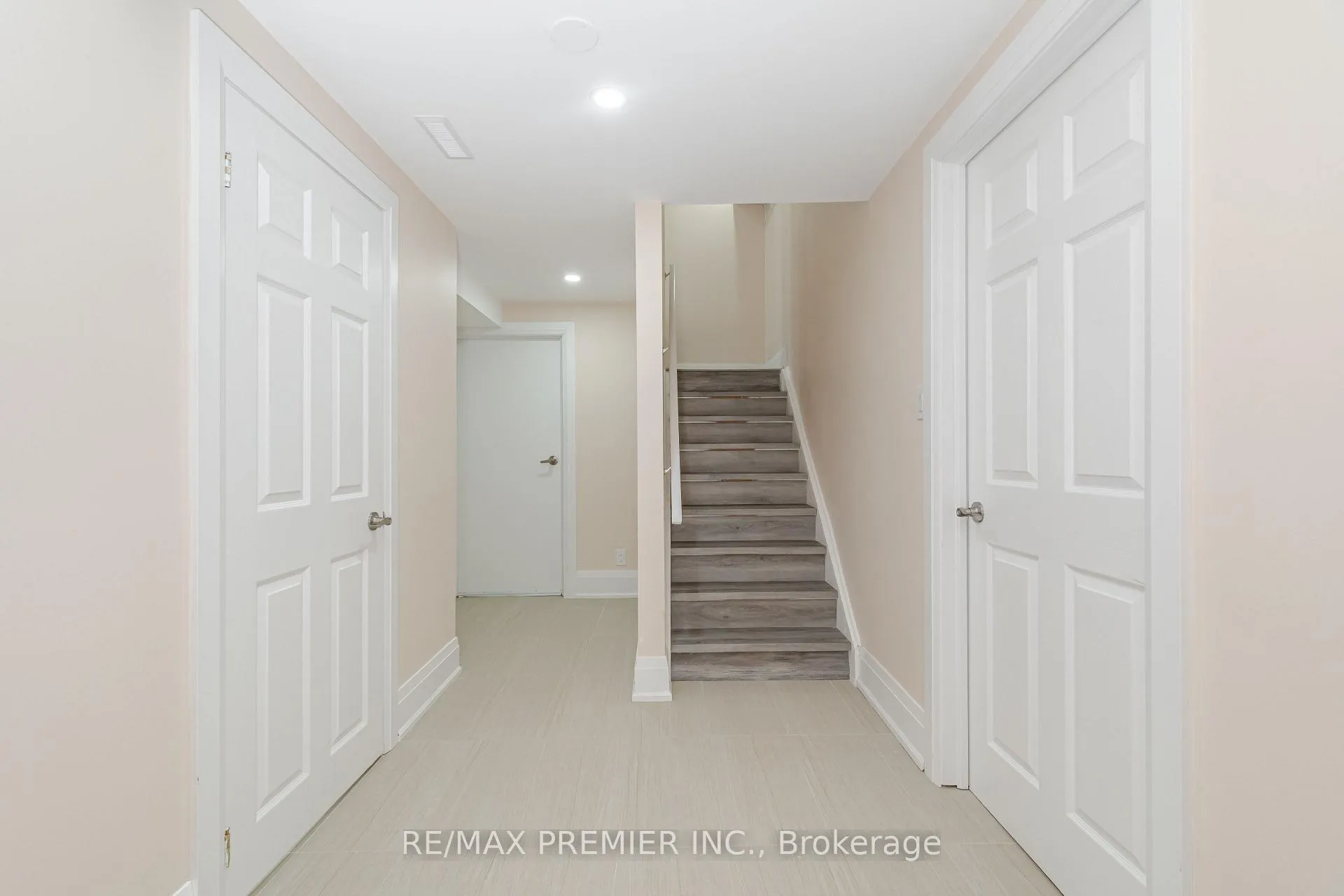 Photo 33 of 495 Fairview Road W, Mississauga, Fairview — HOMEH