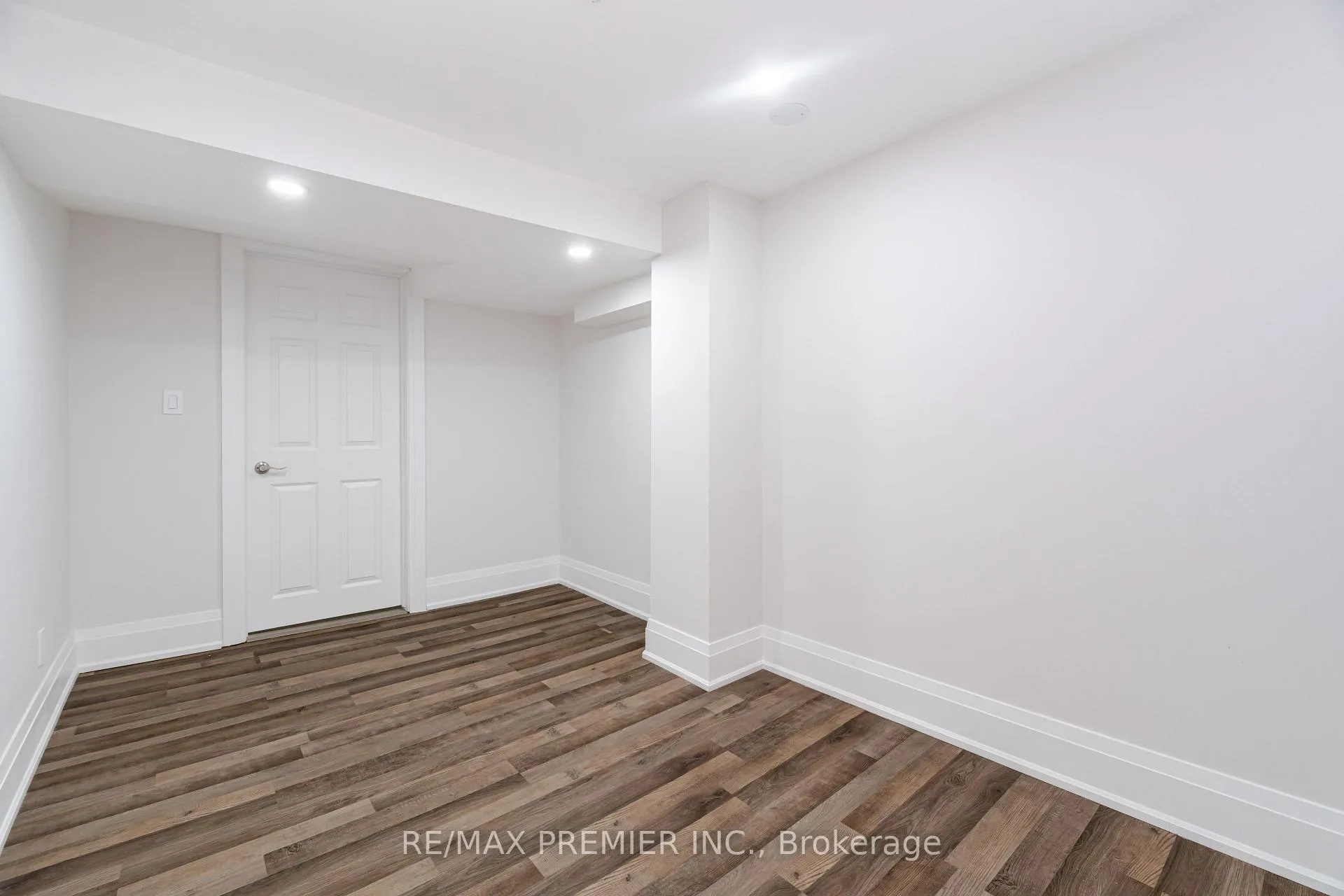 Photo 34 of 495 Fairview Road W, Mississauga, Fairview — HOMEH