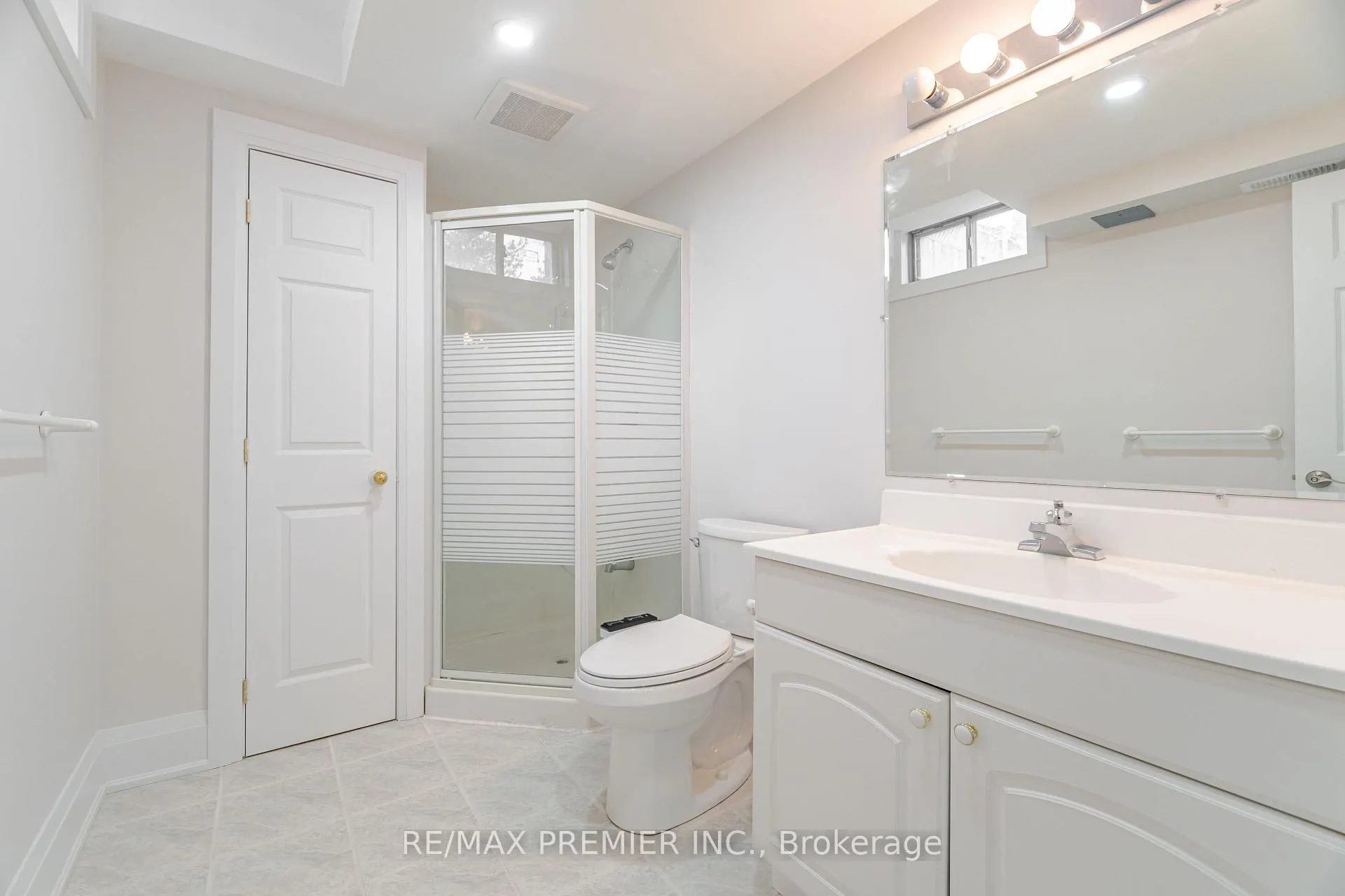 Photo 38 of 495 Fairview Road W, Mississauga, Fairview — HOMEH