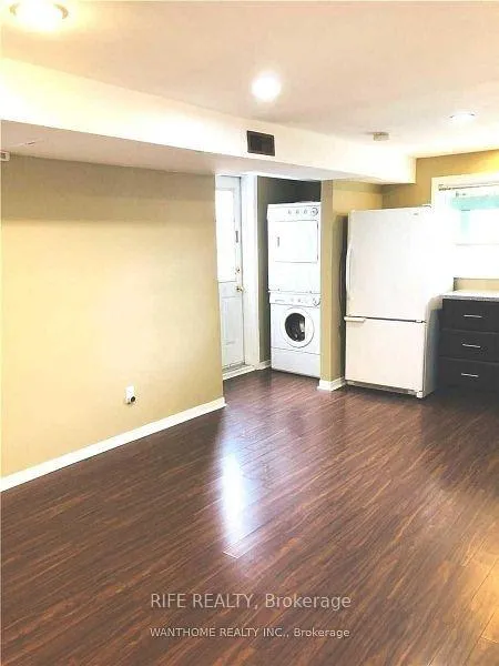 Photo 2 of 4 Queensgate Court, Markham, Unionville — HOMEH