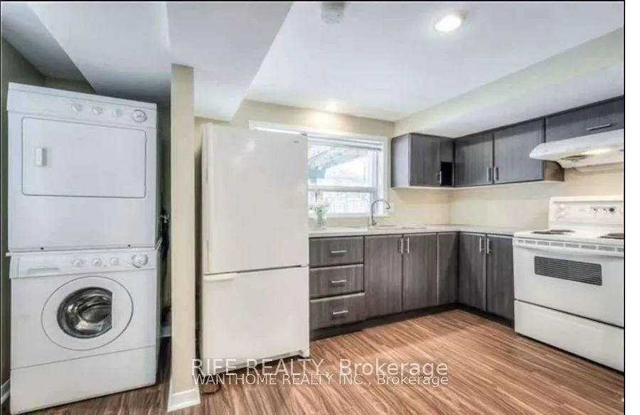 Photo 3 of 4 Queensgate Court, Markham, Unionville — HOMEH