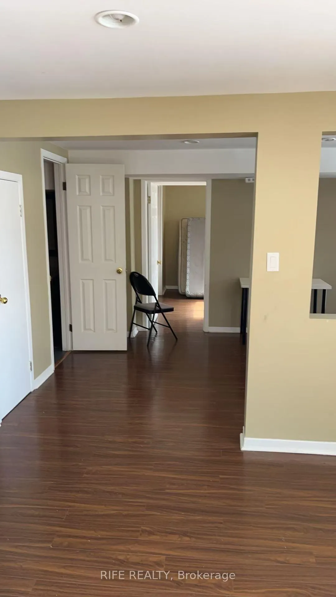 Photo 8 of 4 Queensgate Court, Markham, Unionville — HOMEH