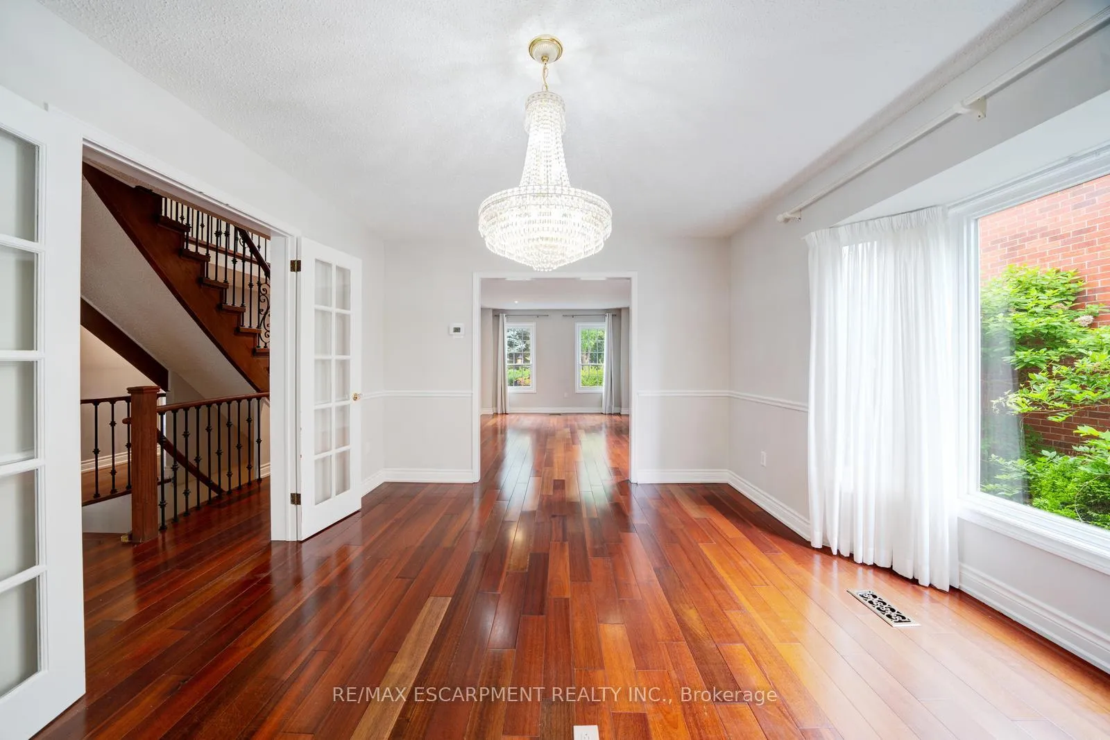 Photo 7 of 102 Crawford Rose Drive, Aurora, Aurora Heights — HOMEH