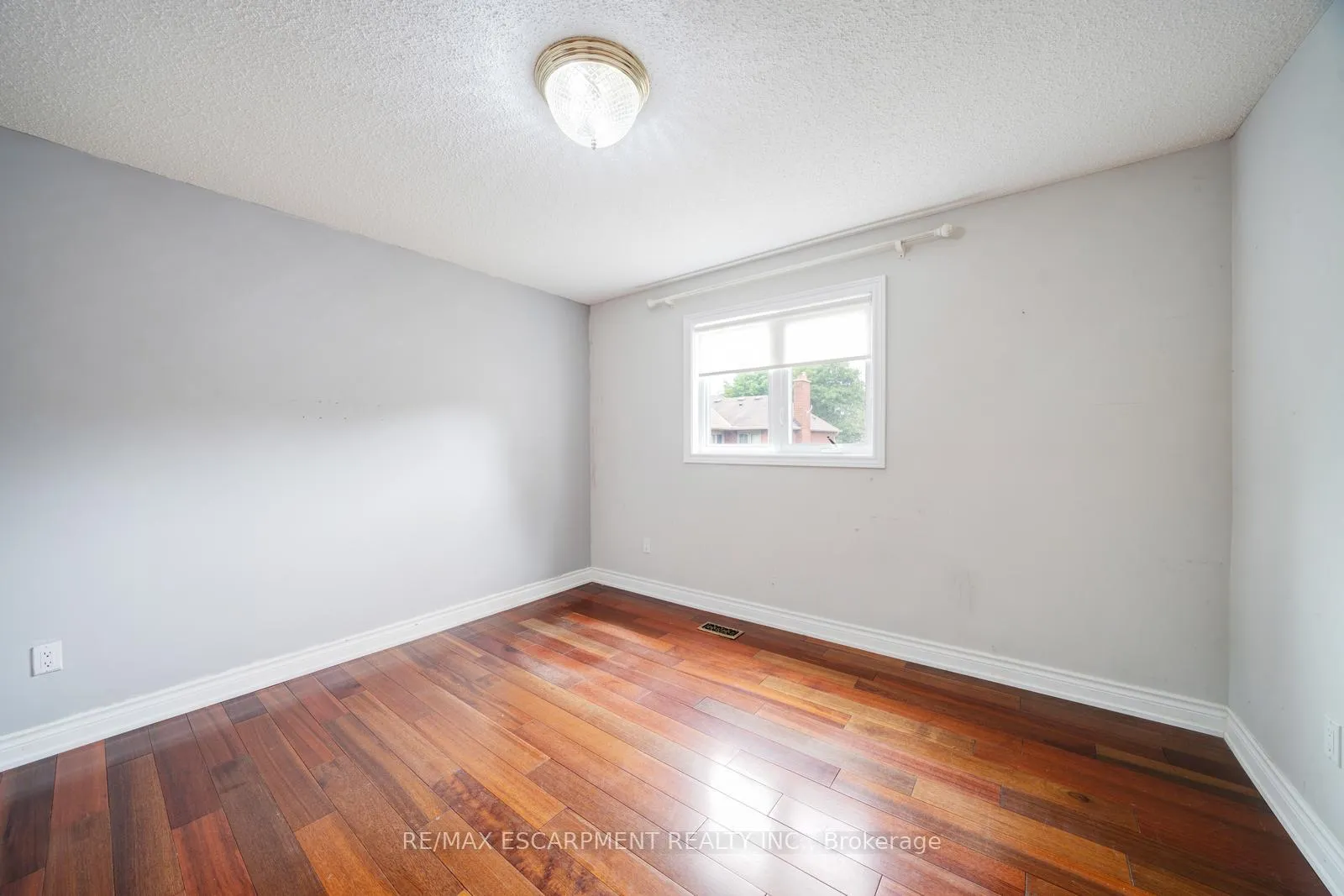 Photo 19 of 102 Crawford Rose Drive, Aurora, Aurora Heights — HOMEH