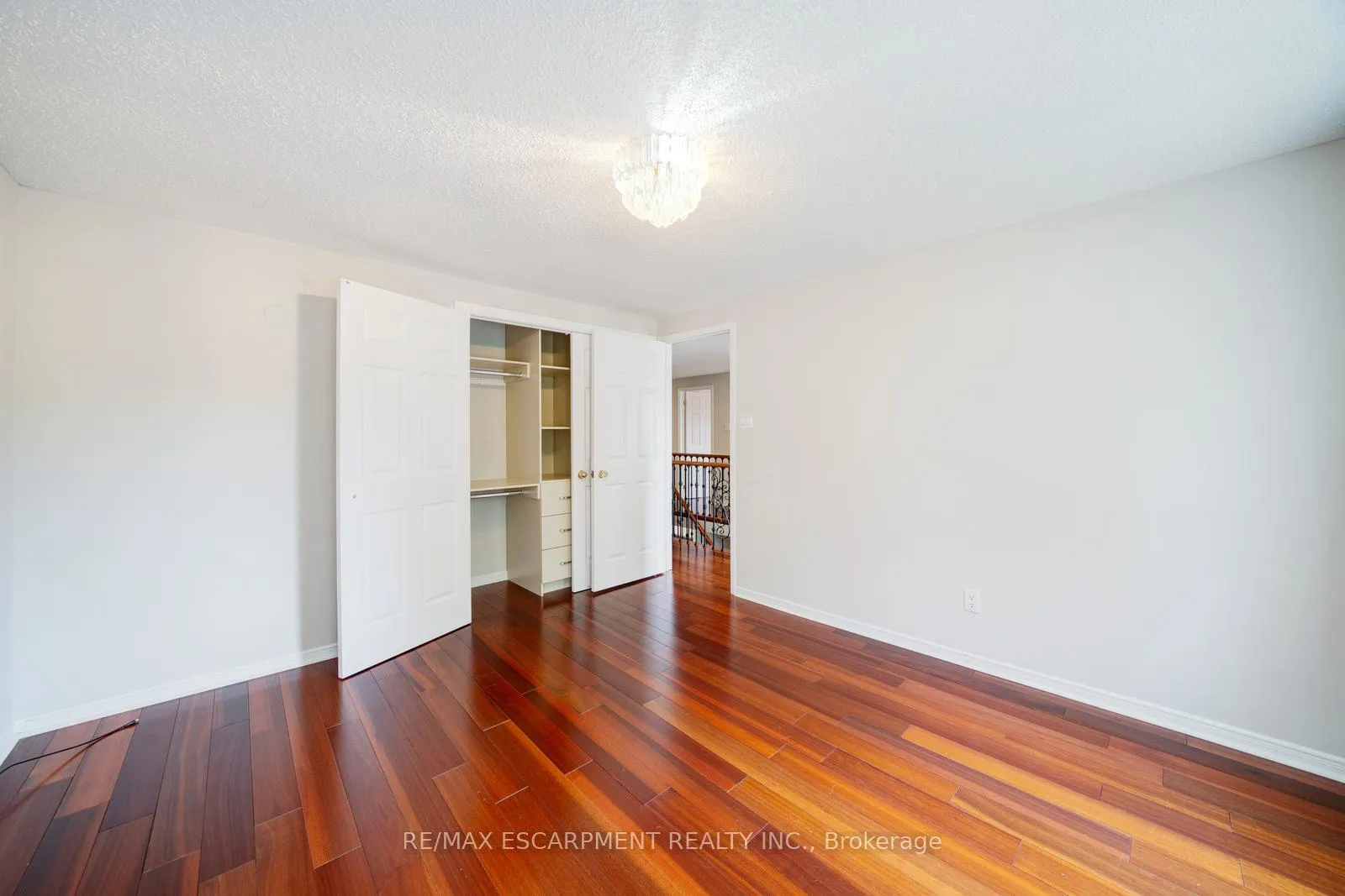 Photo 32 of 102 Crawford Rose Drive, Aurora, Aurora Heights — HOMEH