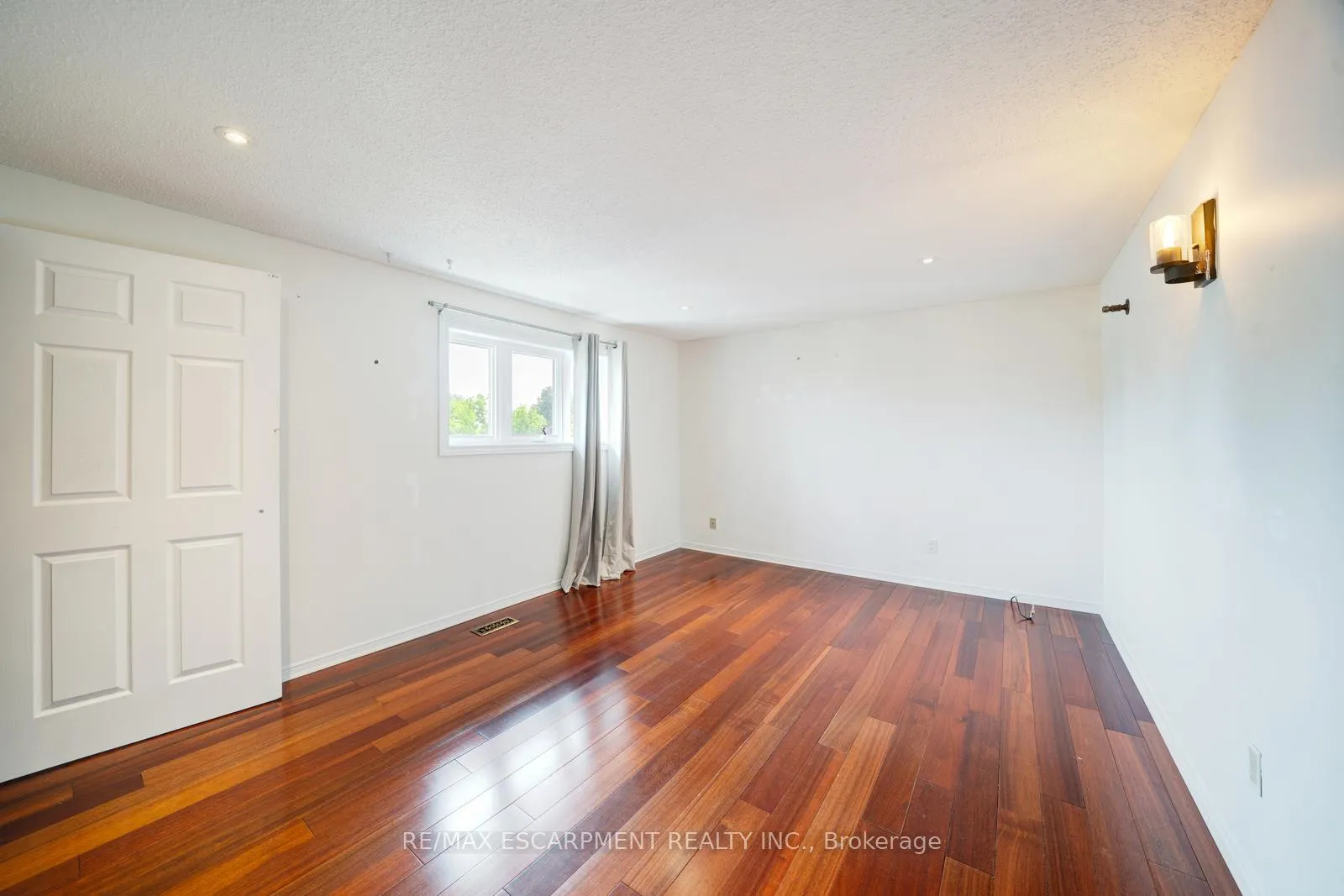 Photo 33 of 102 Crawford Rose Drive, Aurora, Aurora Heights — HOMEH