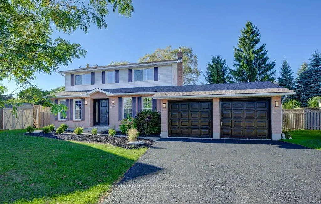 Photo 2 of 371 Strawberry Crescent, Waterloo — HOMEH