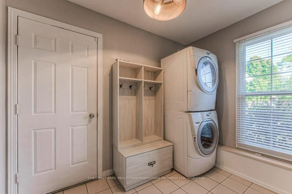 Photo 6 of 371 Strawberry Crescent, Waterloo — HOMEH
