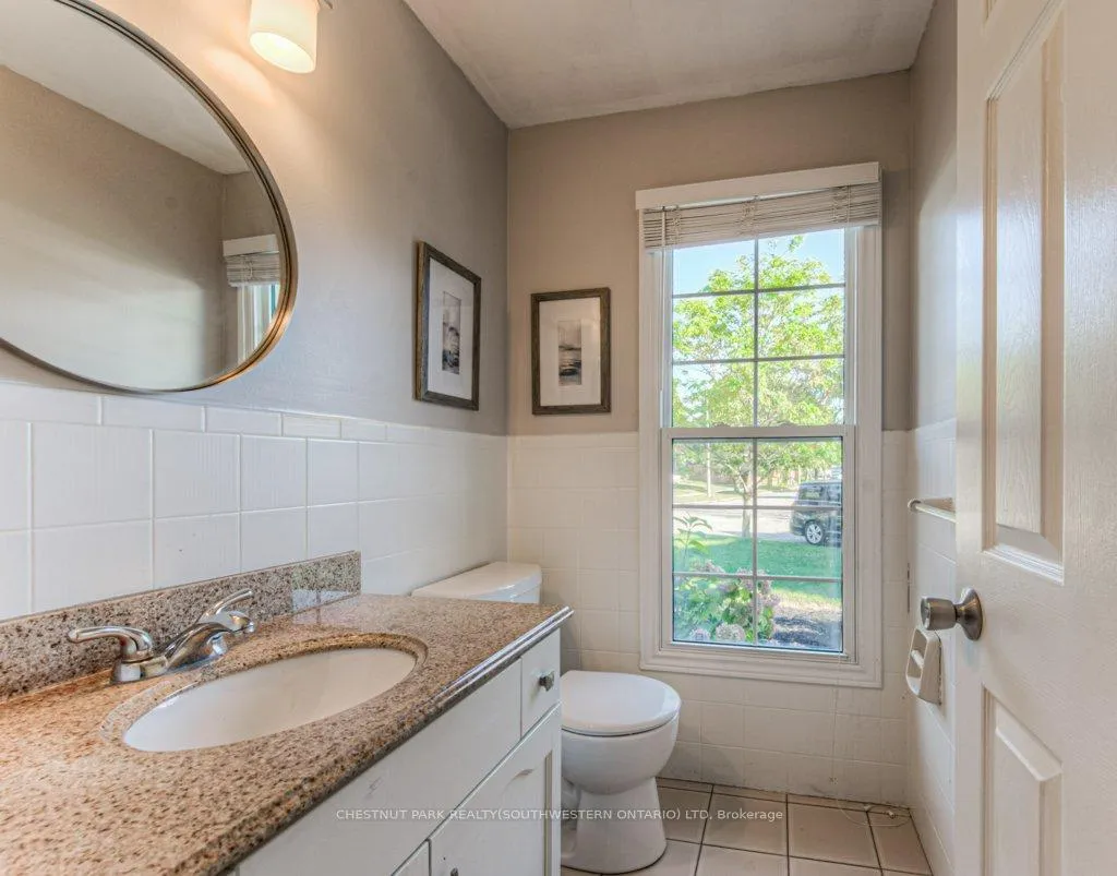 Photo 7 of 371 Strawberry Crescent, Waterloo — HOMEH