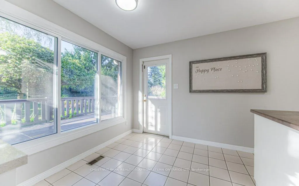 Photo 9 of 371 Strawberry Crescent, Waterloo — HOMEH