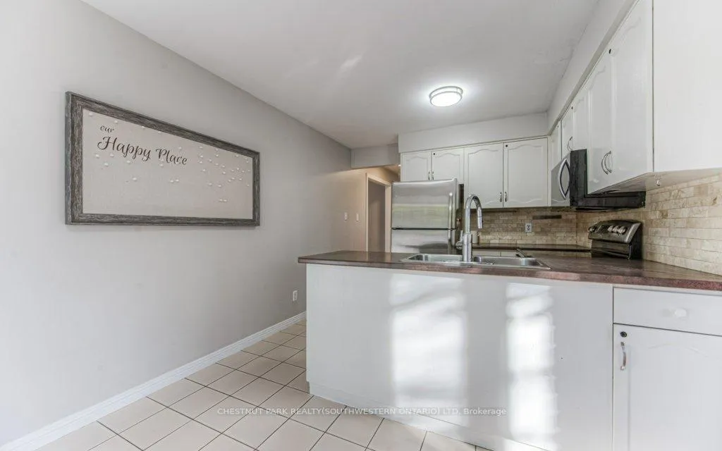 Photo 10 of 371 Strawberry Crescent, Waterloo — HOMEH