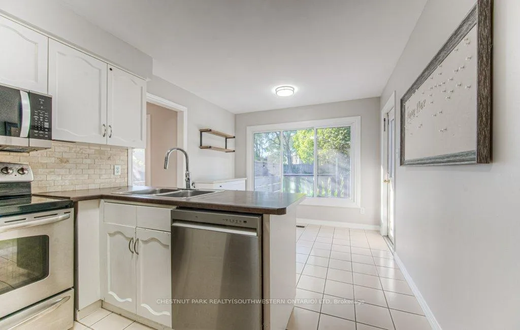 Photo 11 of 371 Strawberry Crescent, Waterloo — HOMEH