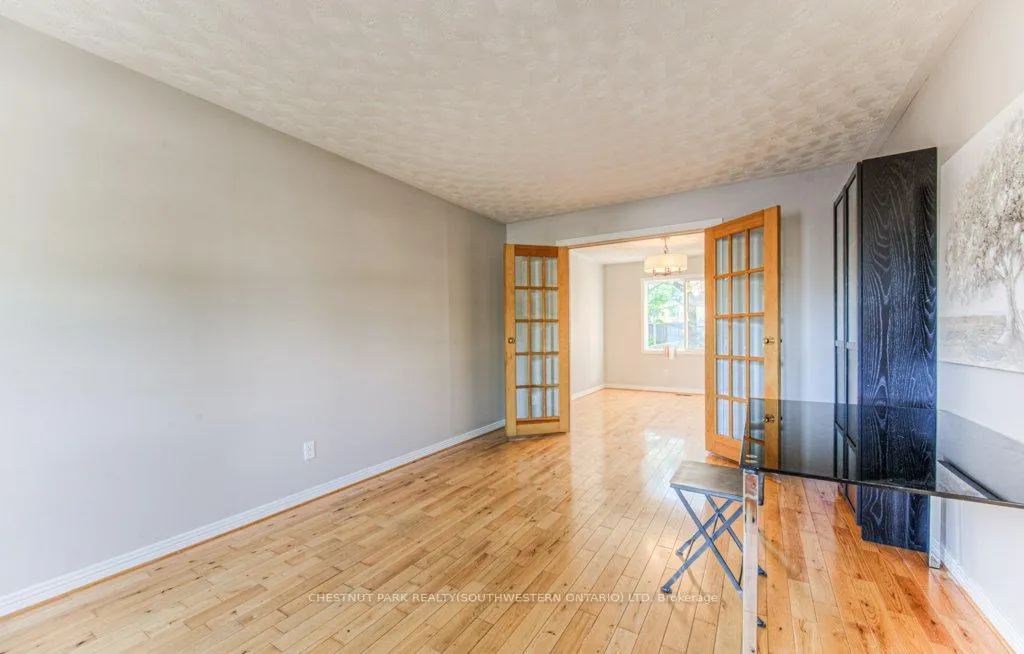 Photo 14 of 371 Strawberry Crescent, Waterloo — HOMEH