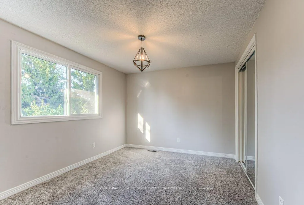 Photo 16 of 371 Strawberry Crescent, Waterloo — HOMEH