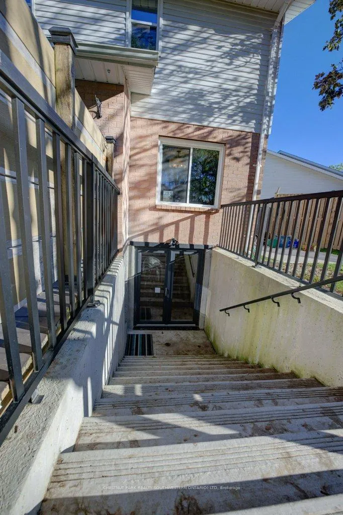 Photo 22 of 371 Strawberry Crescent, Waterloo — HOMEH