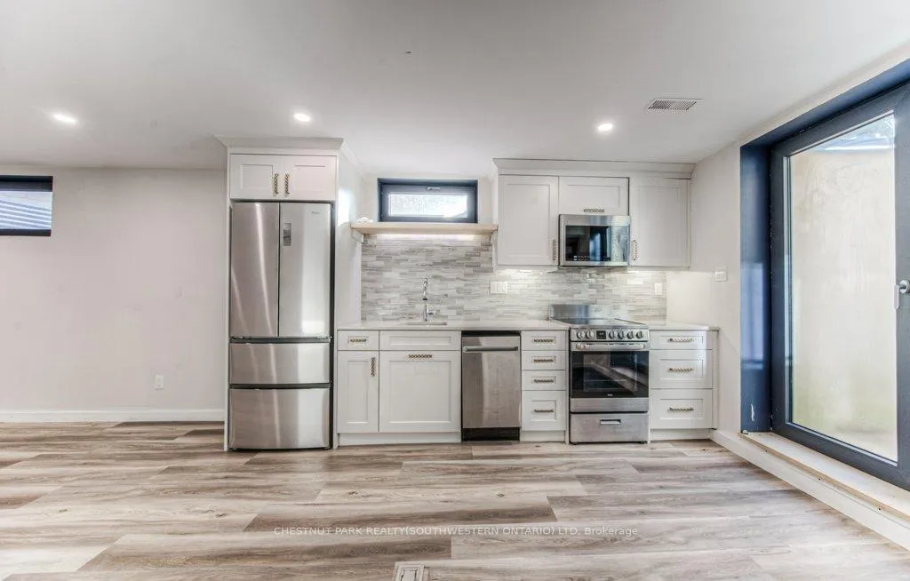 Photo 24 of 371 Strawberry Crescent, Waterloo — HOMEH