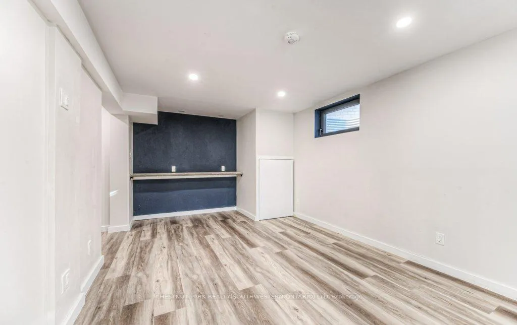 Photo 25 of 371 Strawberry Crescent, Waterloo — HOMEH