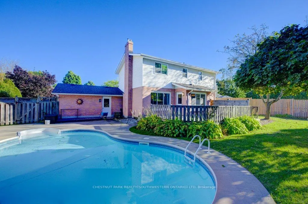 Photo 30 of 371 Strawberry Crescent, Waterloo — HOMEH