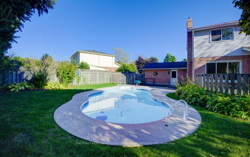 Photo 32 of 371 Strawberry Crescent, Waterloo — HOMEH