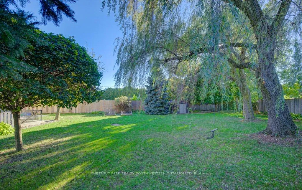 Photo 33 of 371 Strawberry Crescent, Waterloo — HOMEH