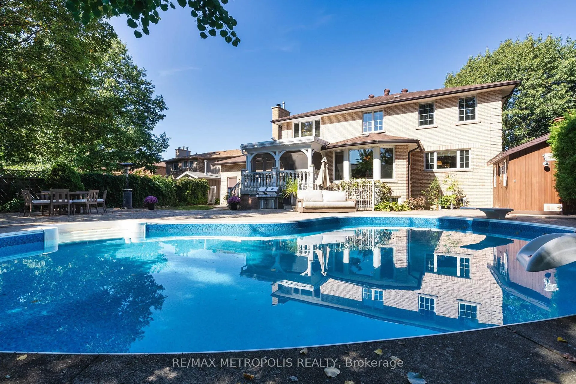 Photo 2 of 65 Woodcrest Road, Barrie, Allandale Heights — HOMEH