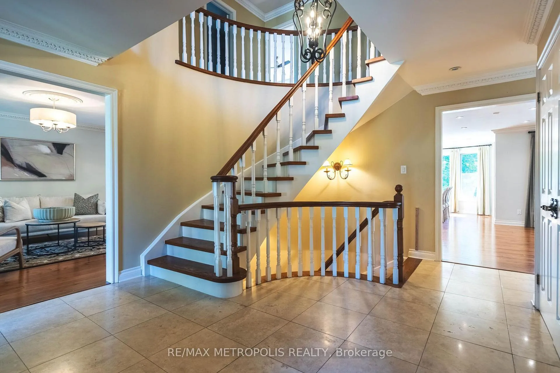Photo 3 of 65 Woodcrest Road, Barrie, Allandale Heights — HOMEH