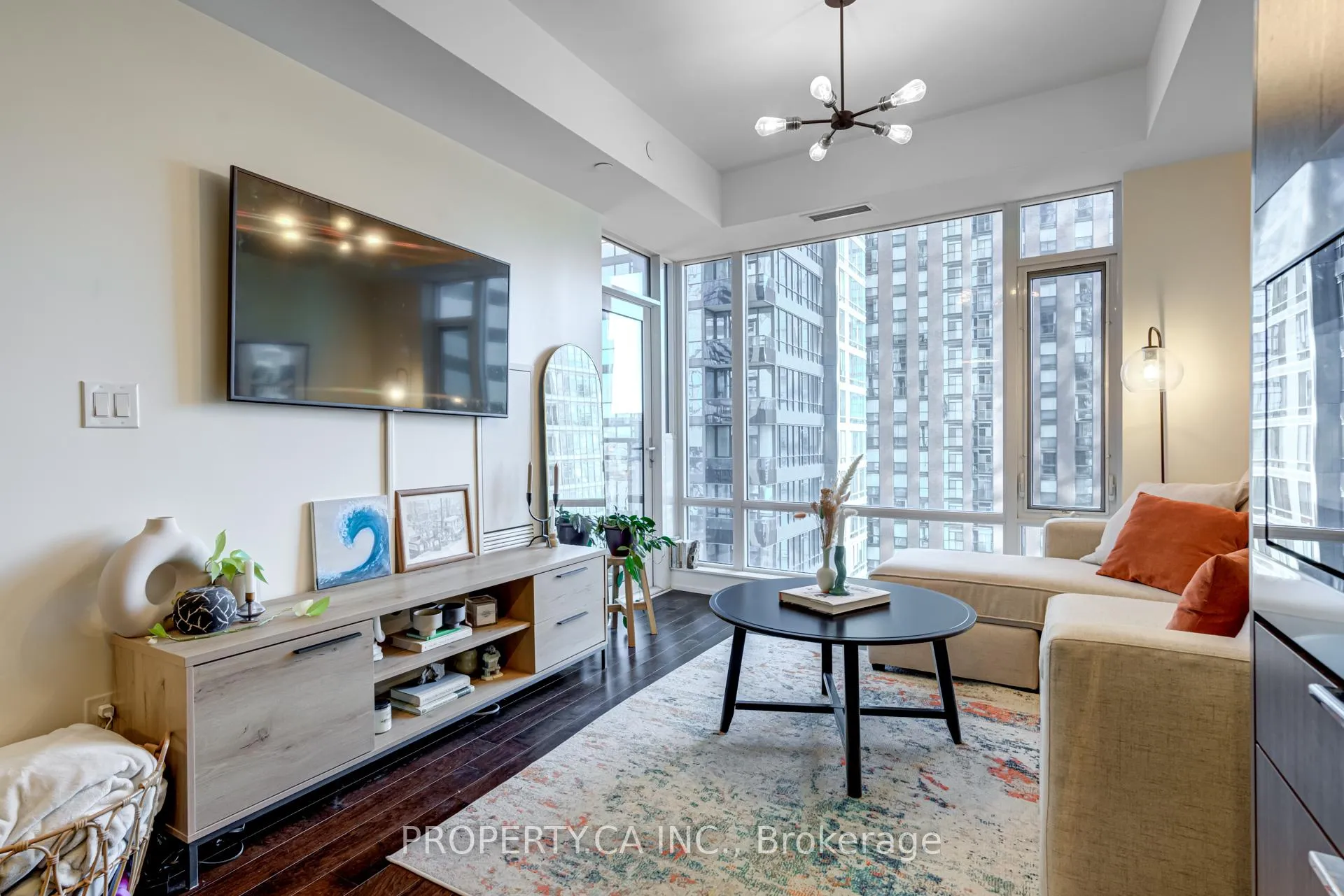 Photo 6 of Unit 1908, 21 Widmer Street, Toronto, Waterfront Communities — HOMEH