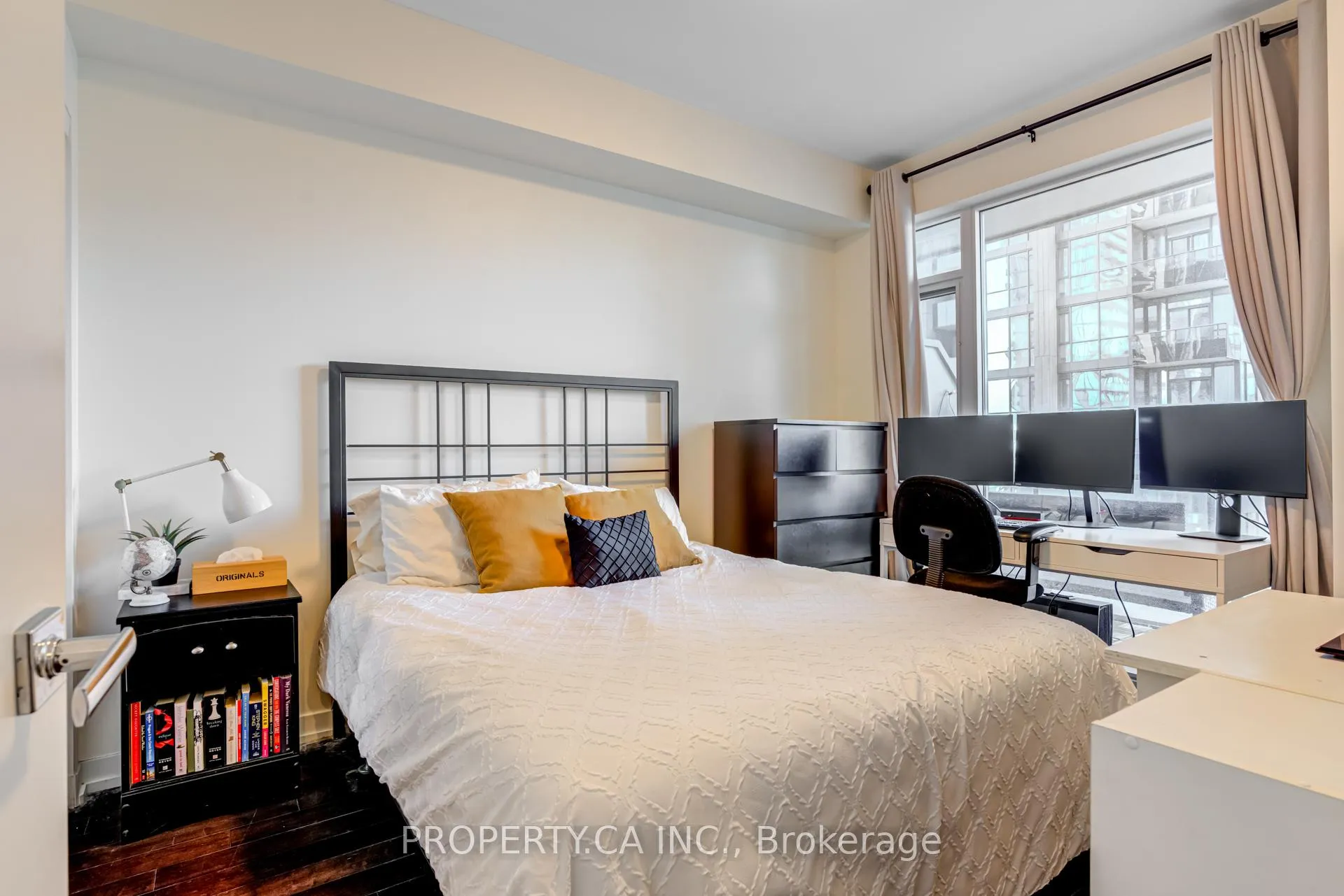 Photo 8 of Unit 1908, 21 Widmer Street, Toronto, Waterfront Communities — HOMEH