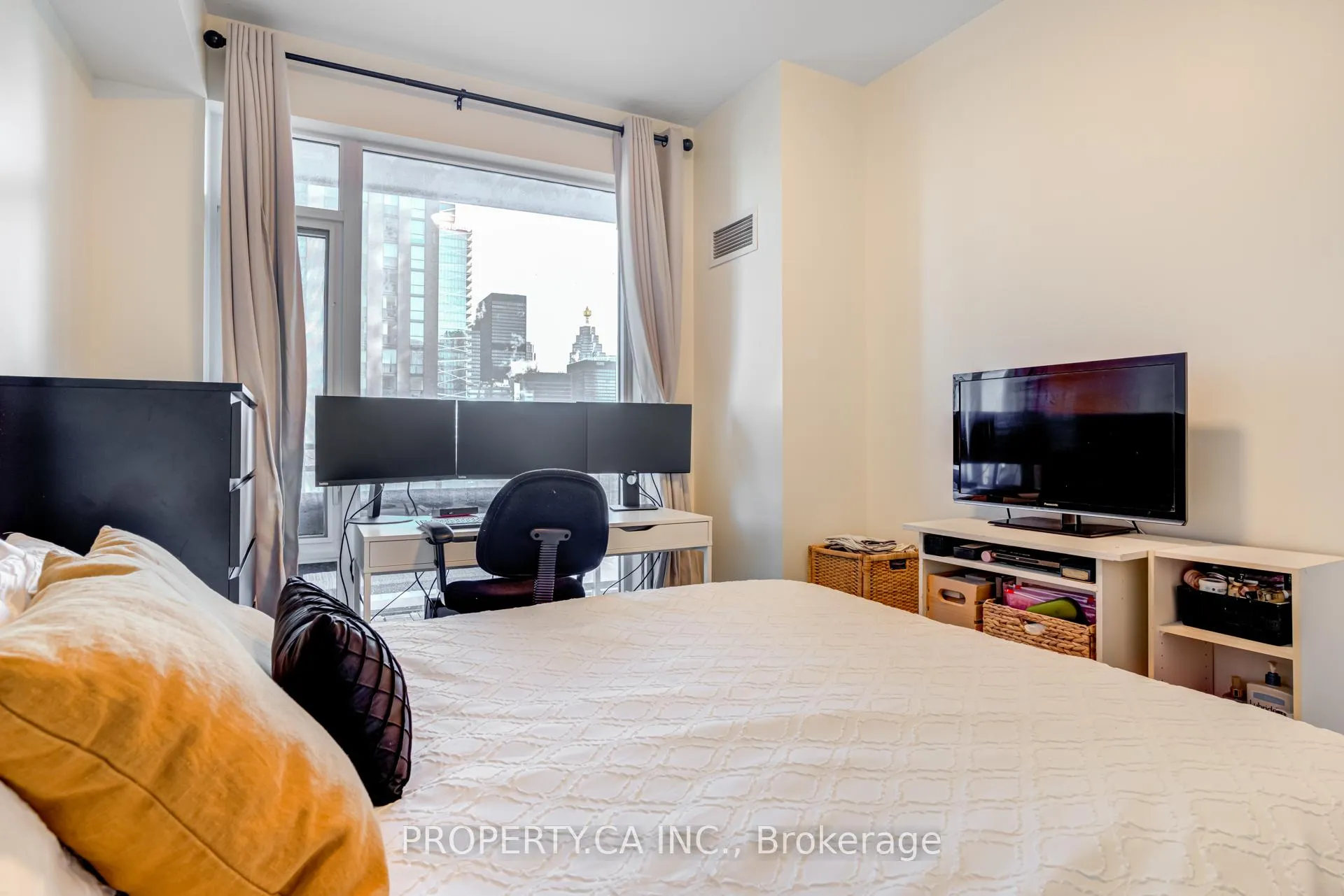 Photo 9 of Unit 1908, 21 Widmer Street, Toronto, Waterfront Communities — HOMEH