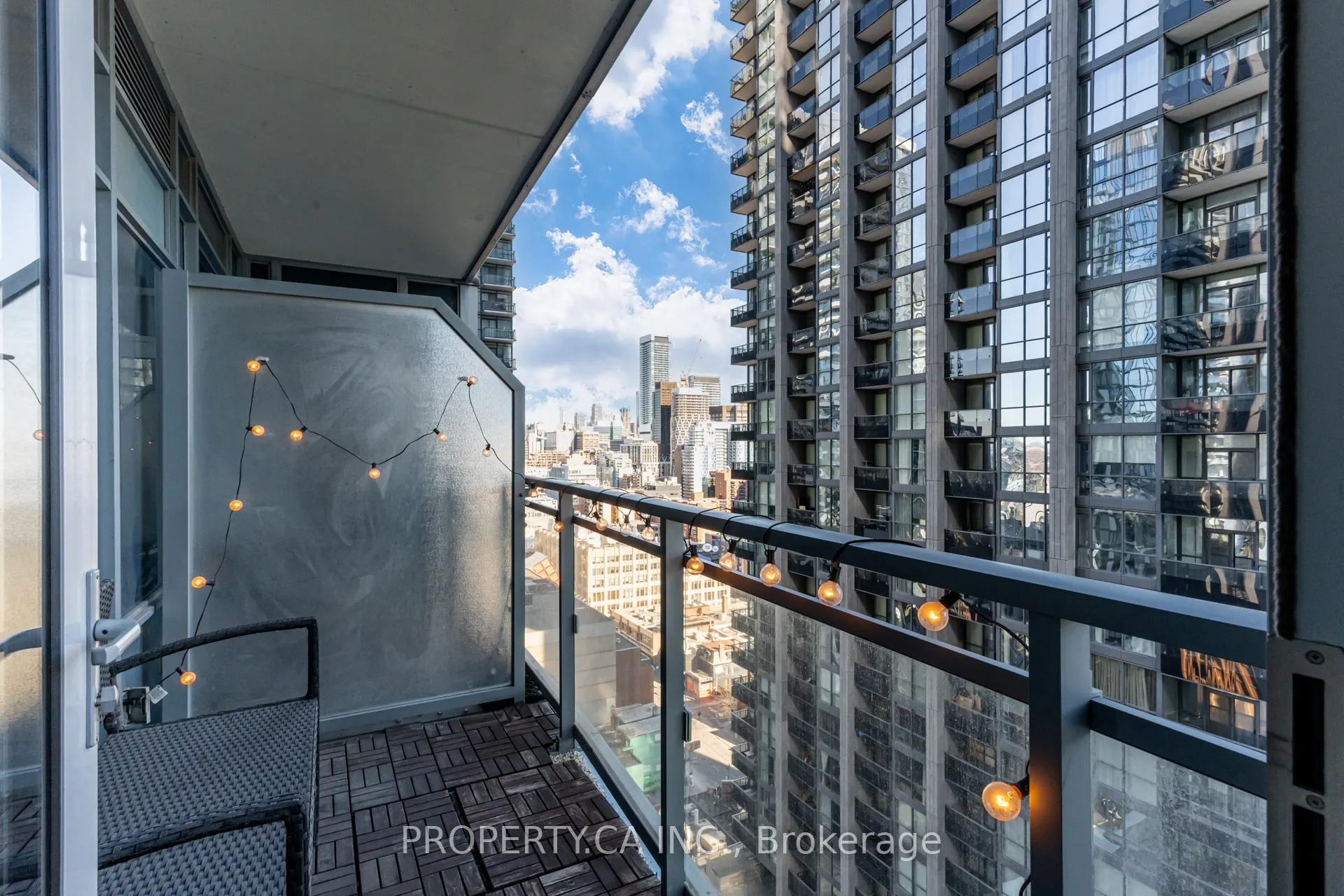 Photo 15 of Unit 1908, 21 Widmer Street, Toronto, Waterfront Communities — HOMEH