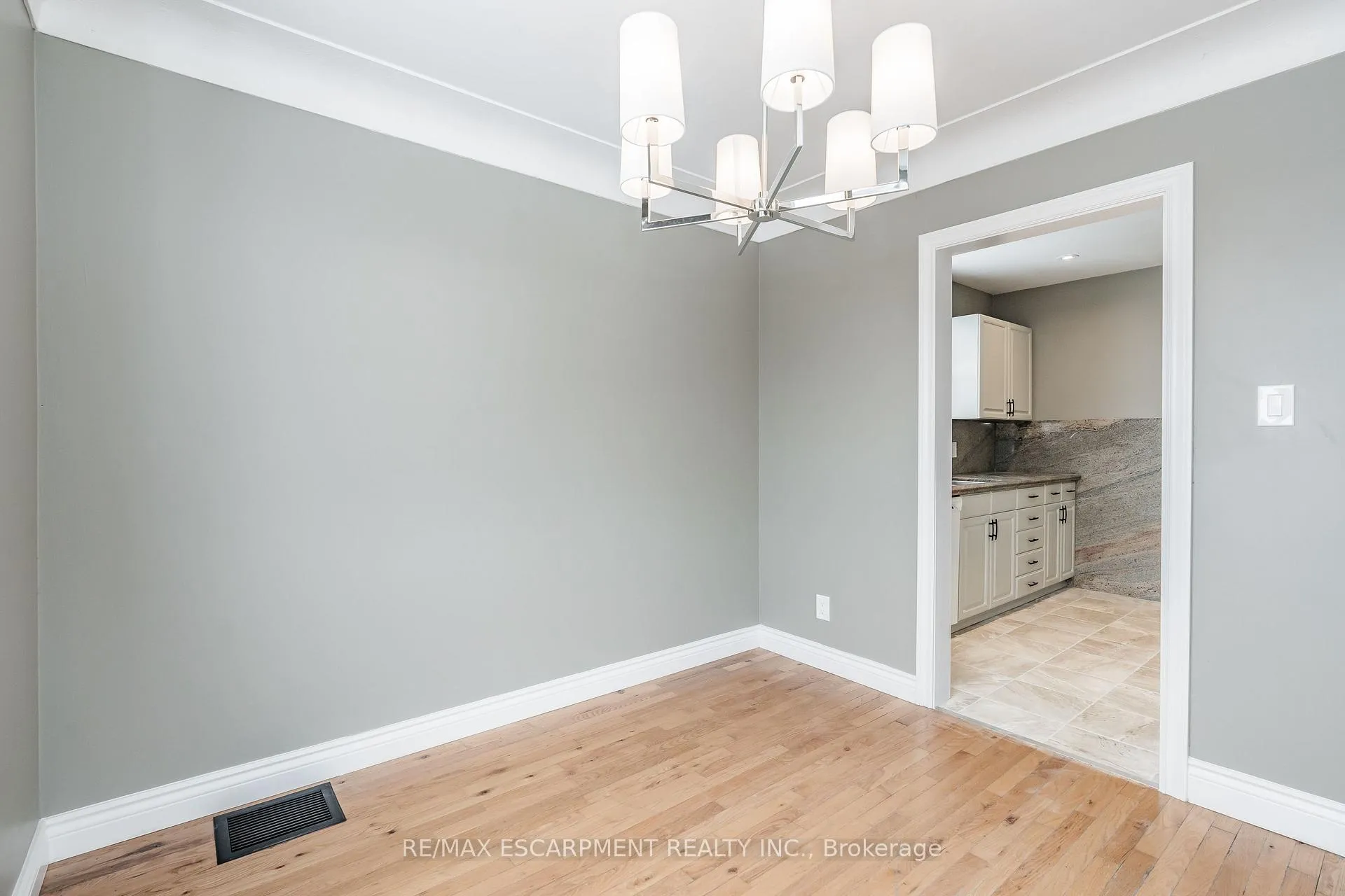 Photo 3 of Unit (UPPER), 317 King Street, Hamilton, Stoney Creek — HOMEH