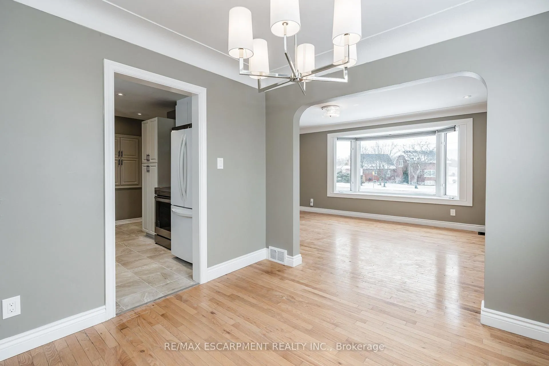 Photo 4 of Unit (UPPER), 317 King Street, Hamilton, Stoney Creek — HOMEH