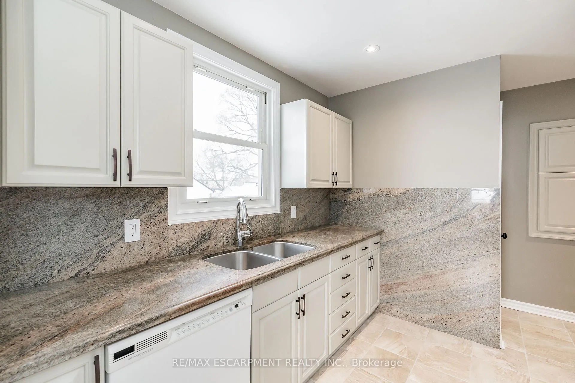 Photo 5 of Unit (UPPER), 317 King Street, Hamilton, Stoney Creek — HOMEH