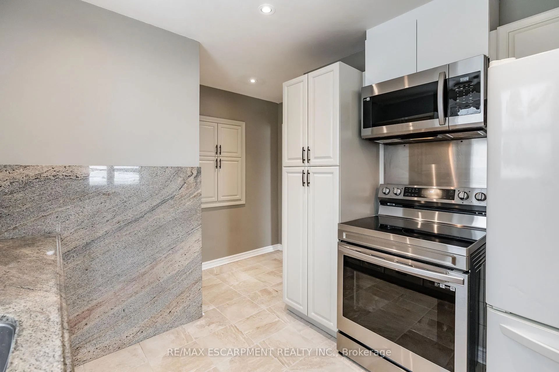 Photo 6 of Unit (UPPER), 317 King Street, Hamilton, Stoney Creek — HOMEH