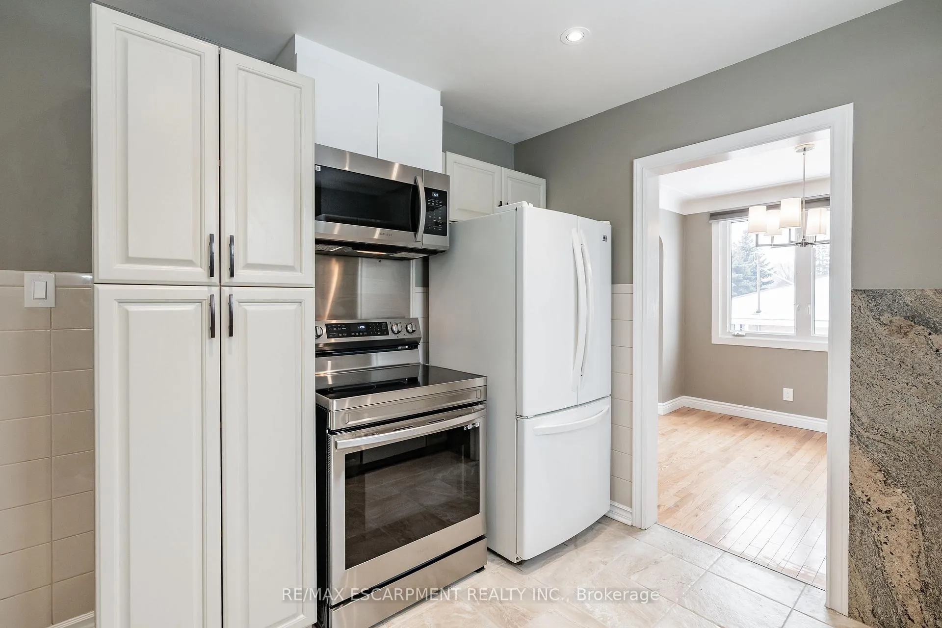 Photo 7 of Unit (UPPER), 317 King Street, Hamilton, Stoney Creek — HOMEH