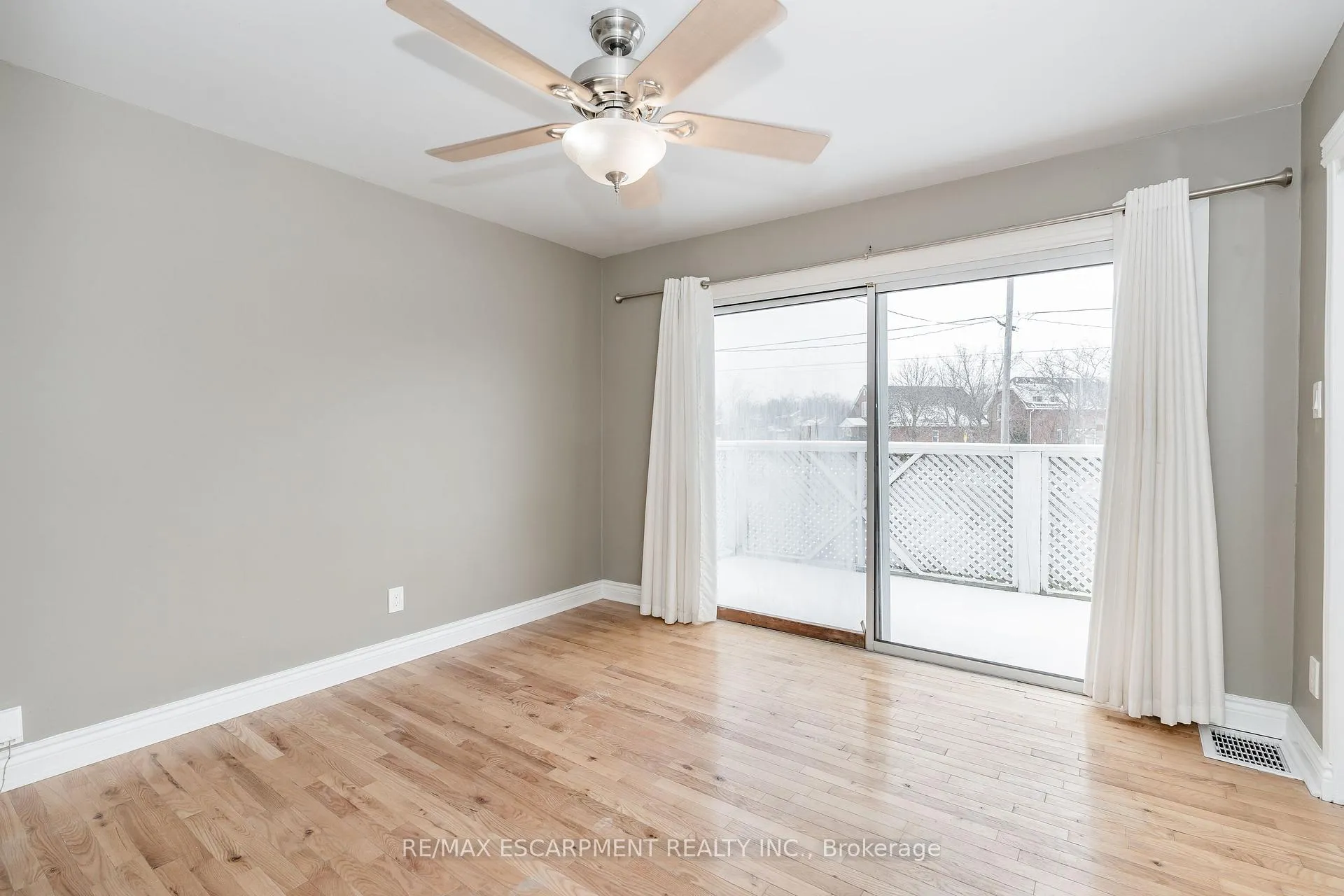 Photo 8 of Unit (UPPER), 317 King Street, Hamilton, Stoney Creek — HOMEH