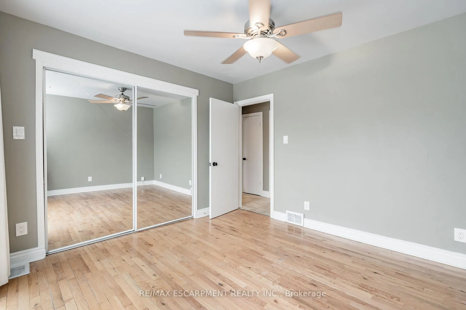 Photo 9 of Unit (UPPER), 317 King Street, Hamilton, Stoney Creek — HOMEH