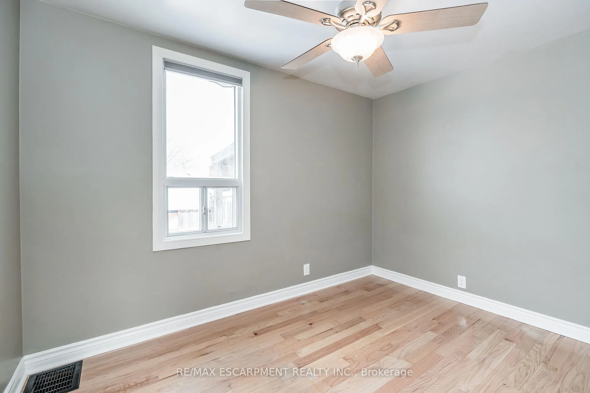Photo 10 of Unit (UPPER), 317 King Street, Hamilton, Stoney Creek — HOMEH