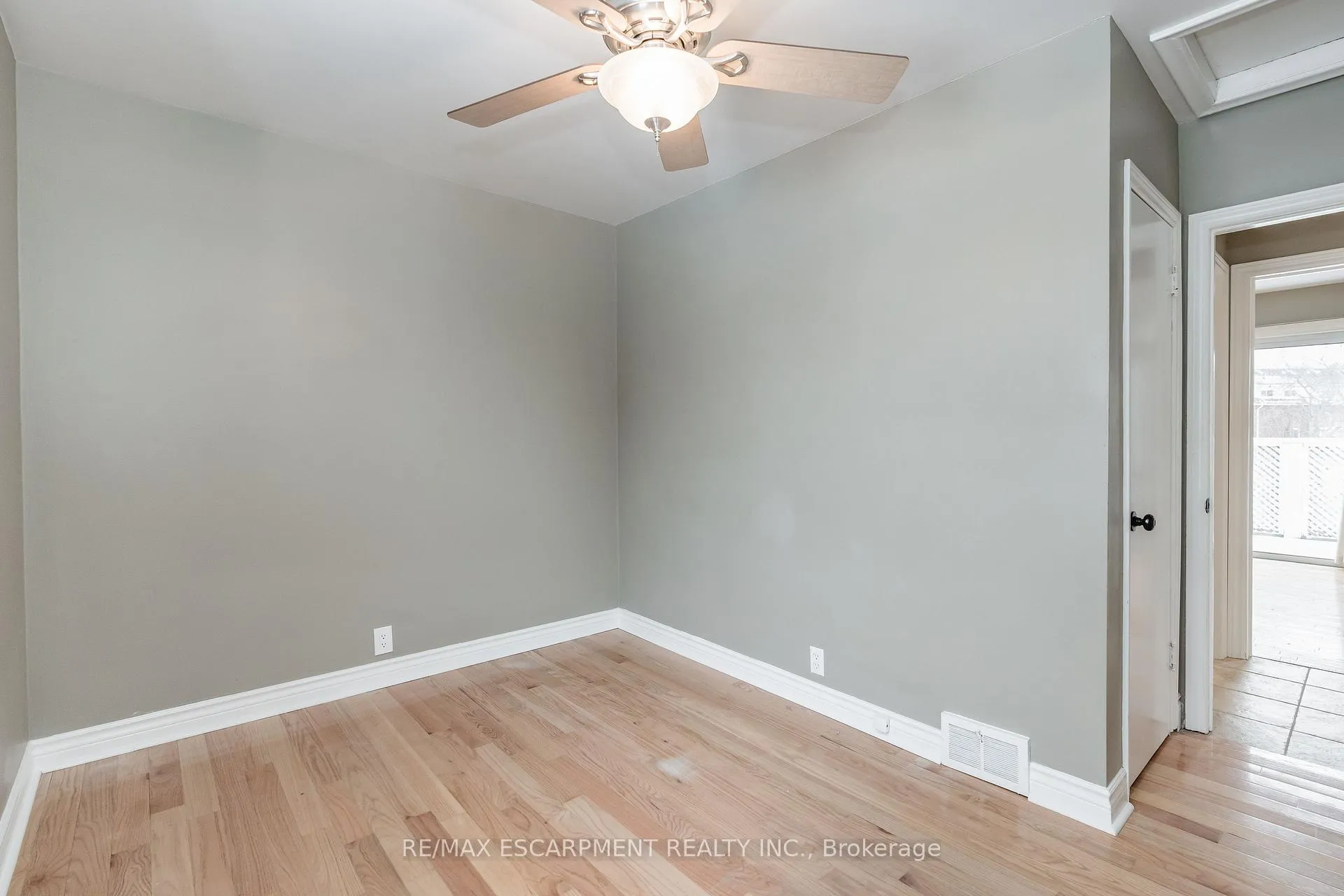 Photo 11 of Unit (UPPER), 317 King Street, Hamilton, Stoney Creek — HOMEH