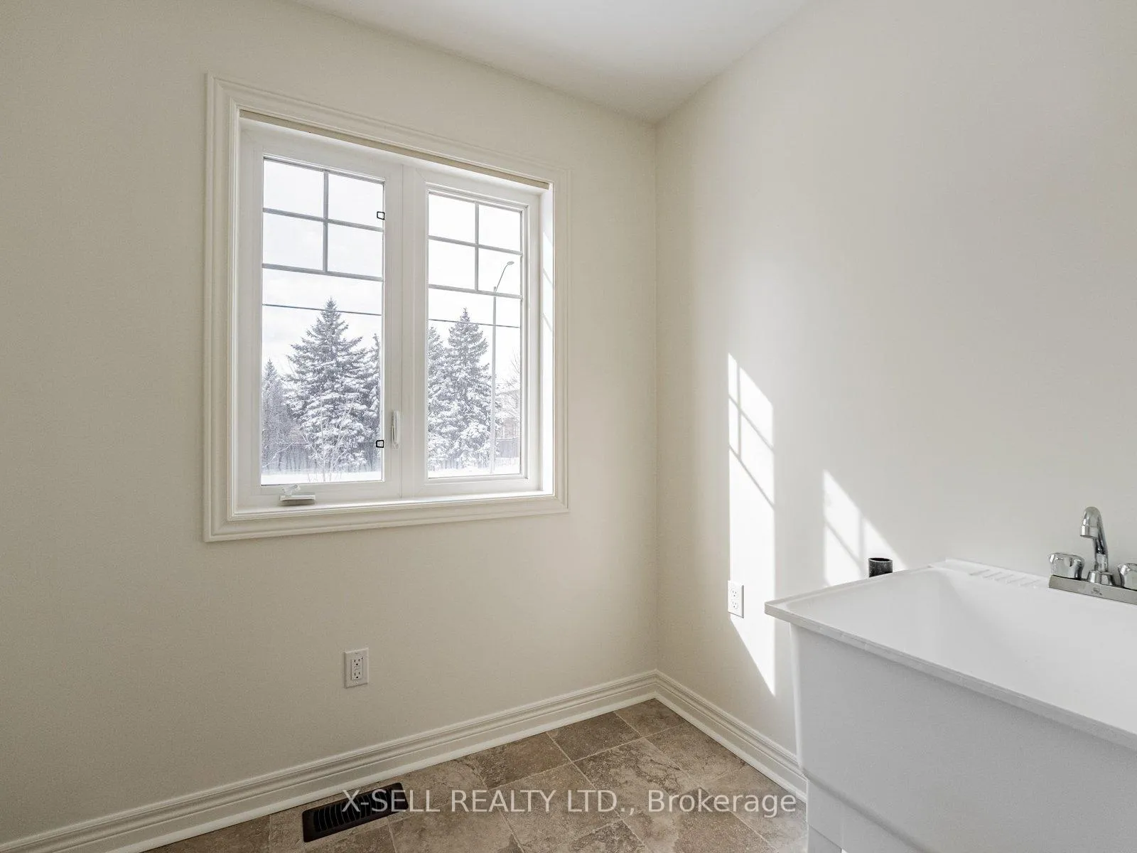 Photo 24 of 32 Dockside Court, Brampton, Sandringham-Wellington — HOMEH