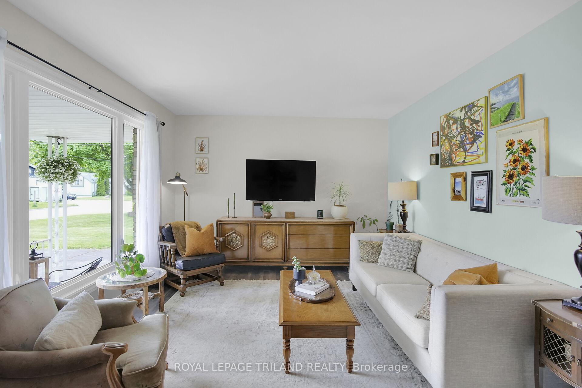 Photo 6 of 212 West Street, Central Elgin, Belmont — HOMEH