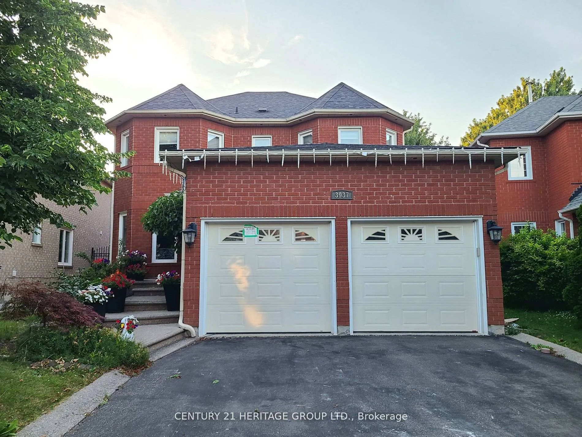 Front of Unit Bsmt, 3937 Worthview Place