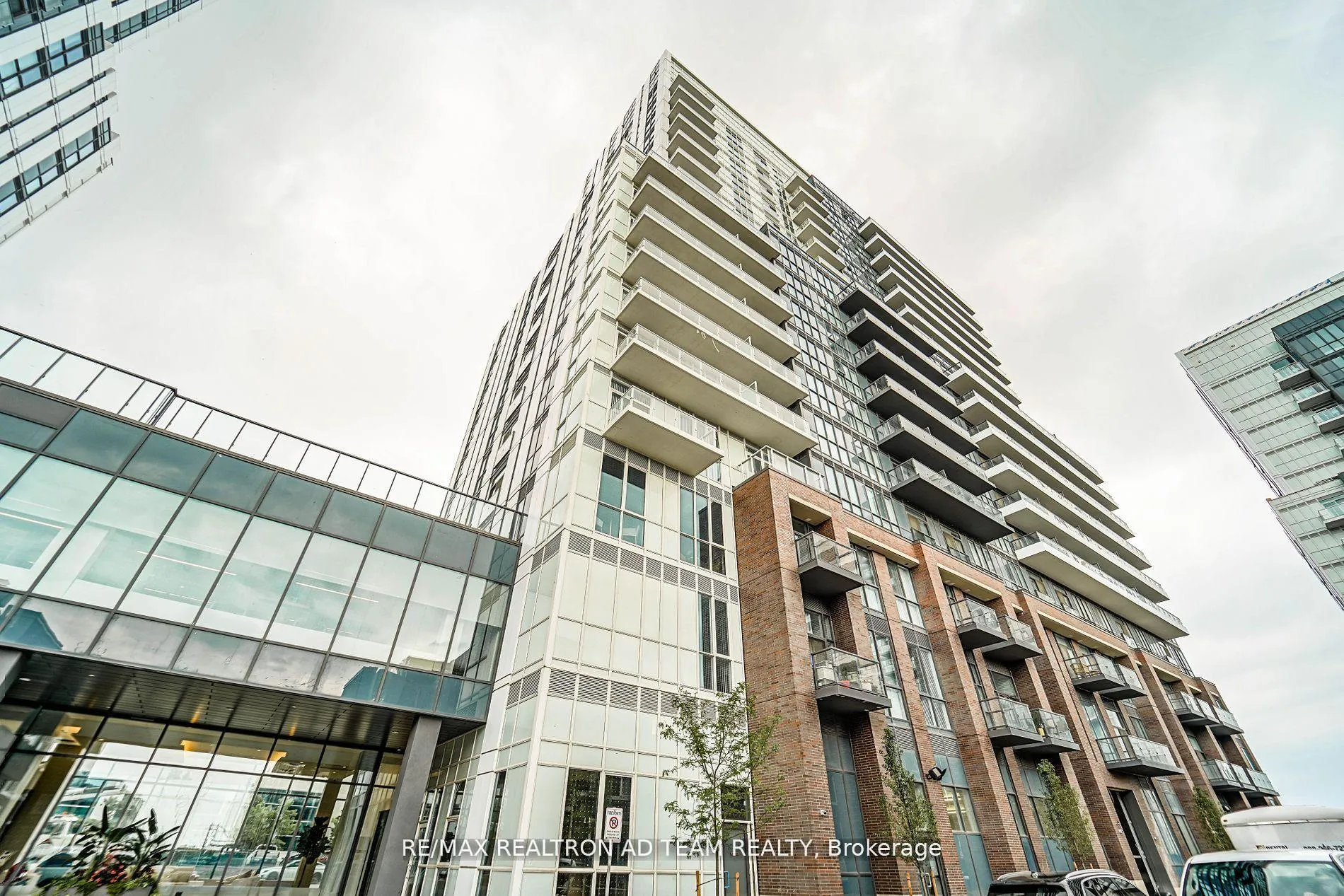 Photo 1 of Unit 1017, 38 Honeycrisp Crescent, Vaughan, Vaughan Corporate Centre — HOMEH