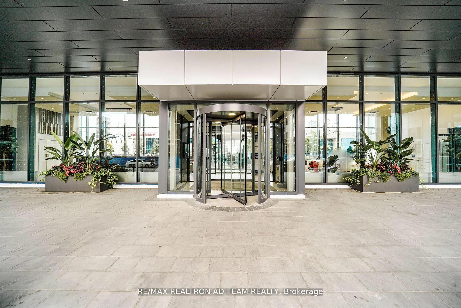 Photo 4 of Unit 1017, 38 Honeycrisp Crescent, Vaughan, Vaughan Corporate Centre — HOMEH
