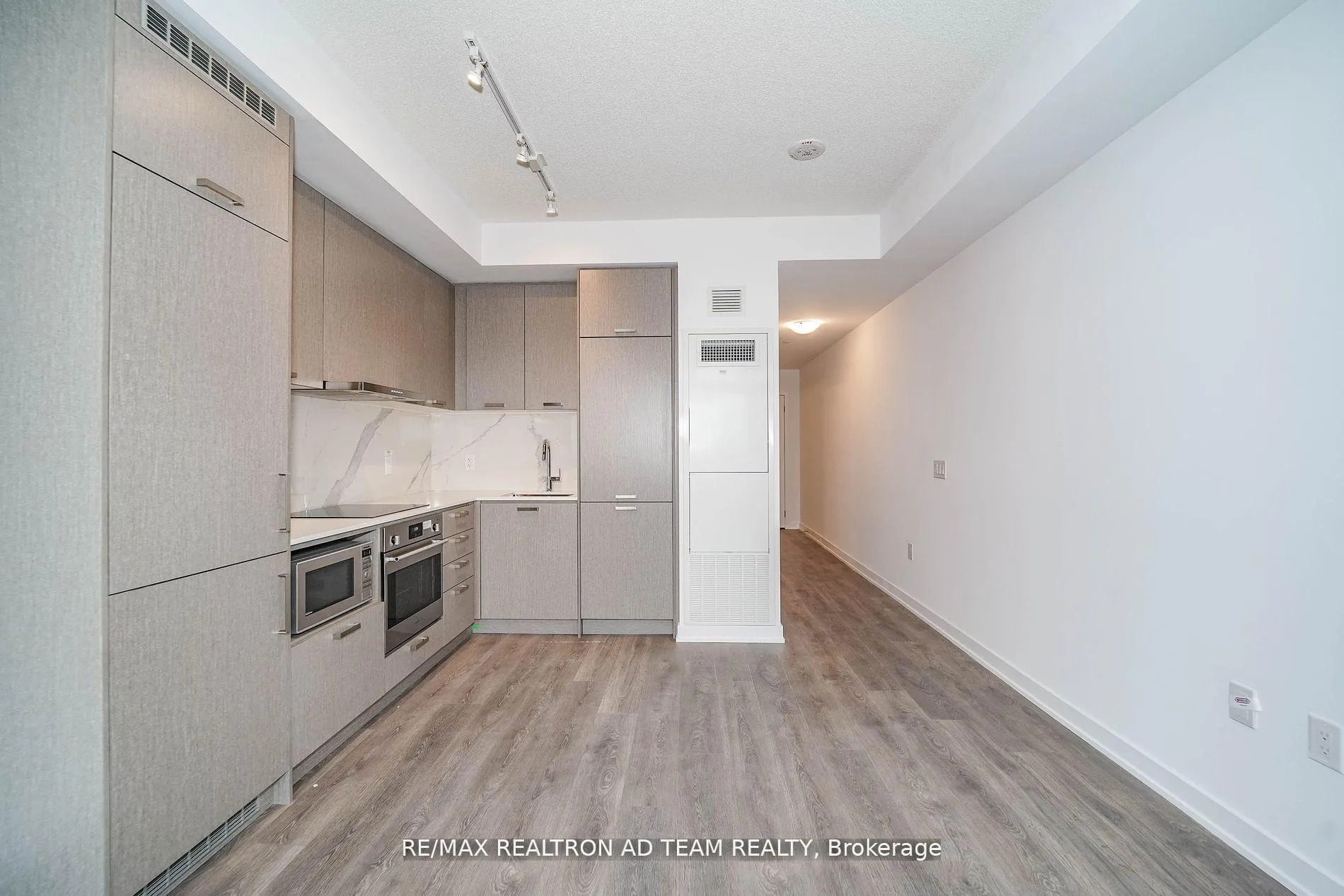 Photo 8 of Unit 1017, 38 Honeycrisp Crescent, Vaughan, Vaughan Corporate Centre — HOMEH