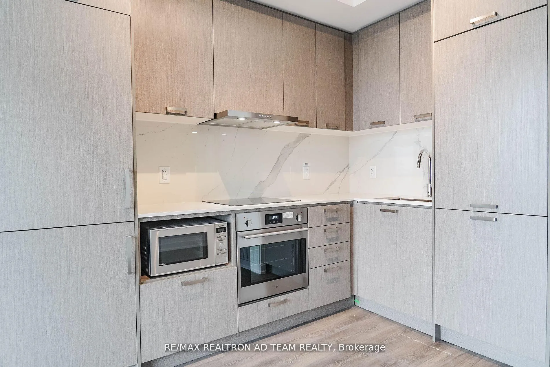 Photo 15 of Unit 1017, 38 Honeycrisp Crescent, Vaughan, Vaughan Corporate Centre — HOMEH
