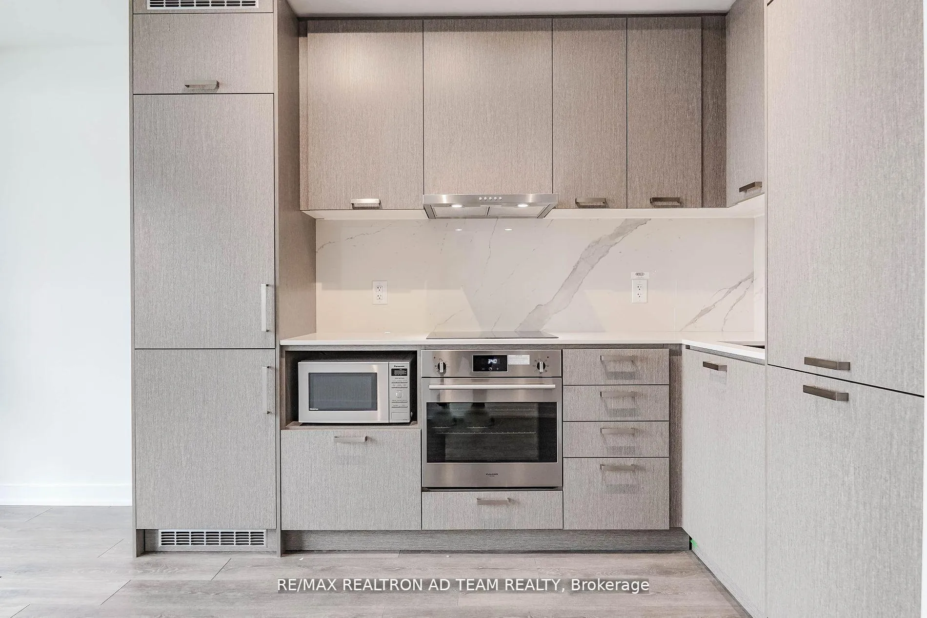 Photo 16 of Unit 1017, 38 Honeycrisp Crescent, Vaughan, Vaughan Corporate Centre — HOMEH