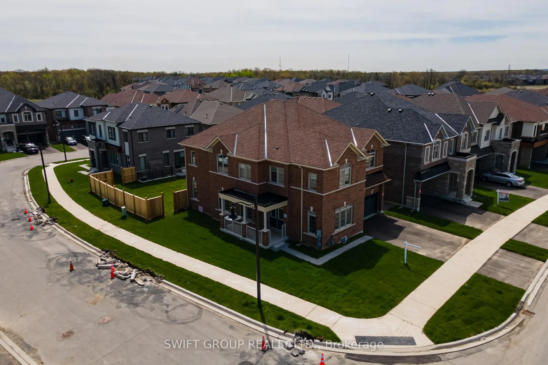 Photo 4 of 496 Skinner Road, Hamilton, Waterdown — HOMEH
